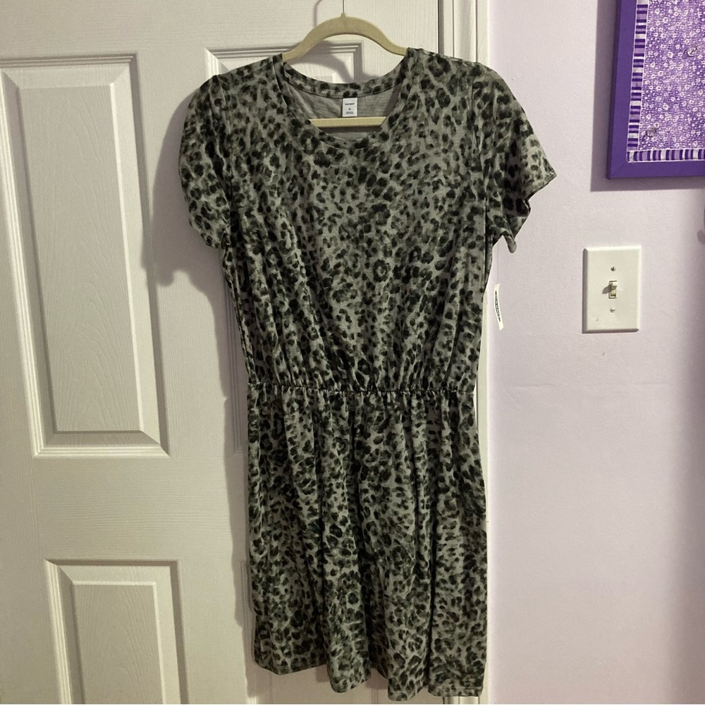 Old Navy Black/Grey Leopard Print Size Medium Short Sleeve Dress NWT